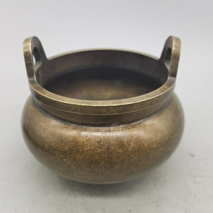 包浆温润 复古黄铜香炉 形制端正 通体光素 器型厚重 色泽雅致真