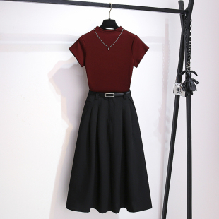 红色小半高领T恤搭配半身裙子女秋2025夏季 减龄穿搭一整套装 新款