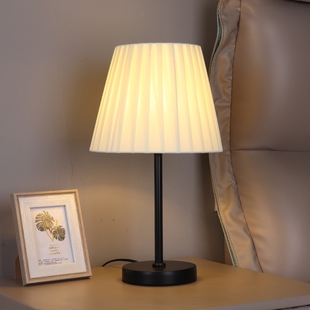 北欧卧室床头灯台灯ins少女高级感轻奢新款 简约现代床头柜小夜灯